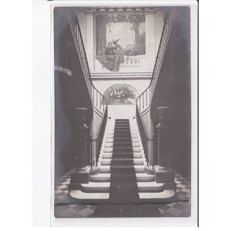 MONTMORENCY: hôtel de ville, l'escalier d'honneur - état