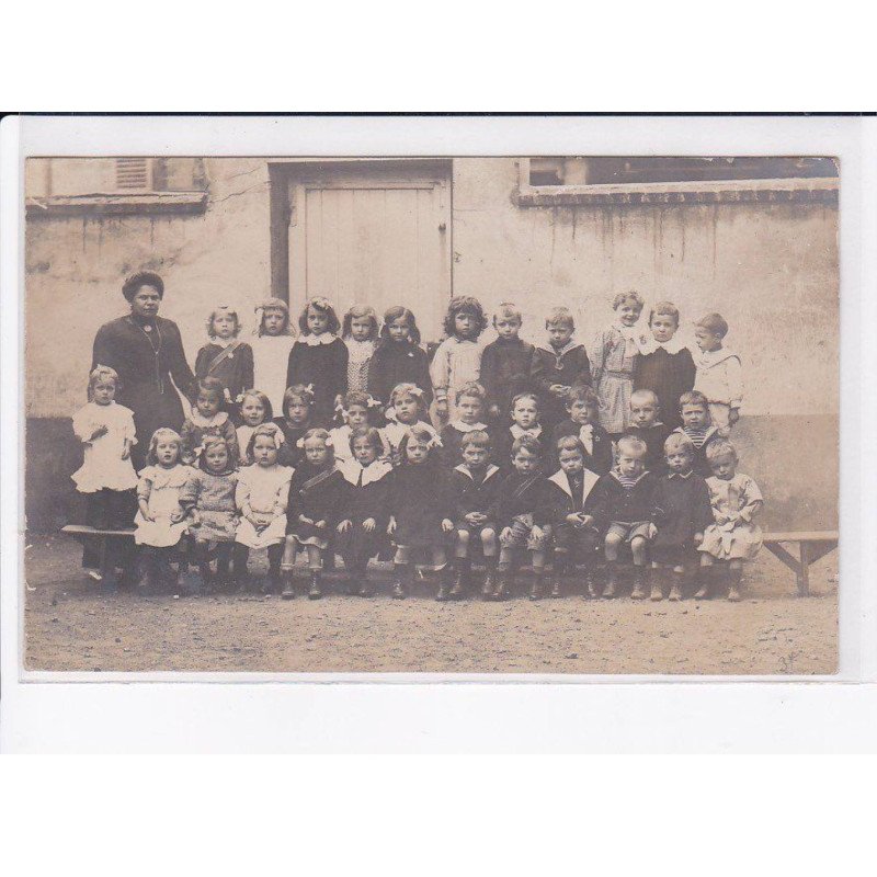 PARIS: 75011, école - très bon état