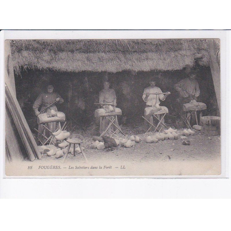 FOUGERES: les sabotiers dans la forêt - très bon état