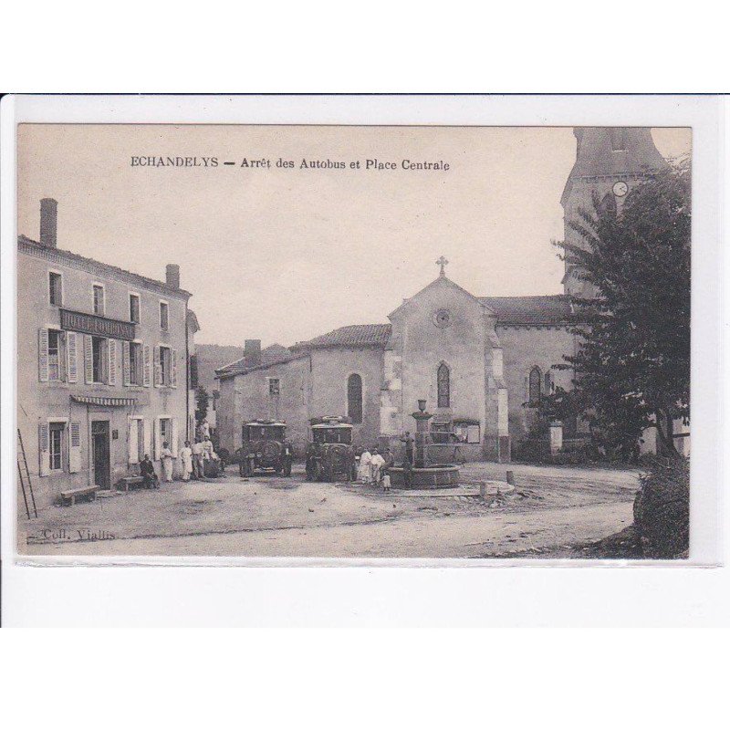 ECHANDELYS: arrêt des autobus et place centrale - très bon état