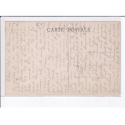 ECHANDELYS: arrêt des autobus et place centrale - très bon état