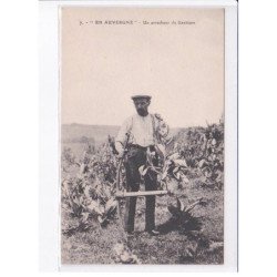 PUY-de-DOME: un arracheur de gentiane - très bon état