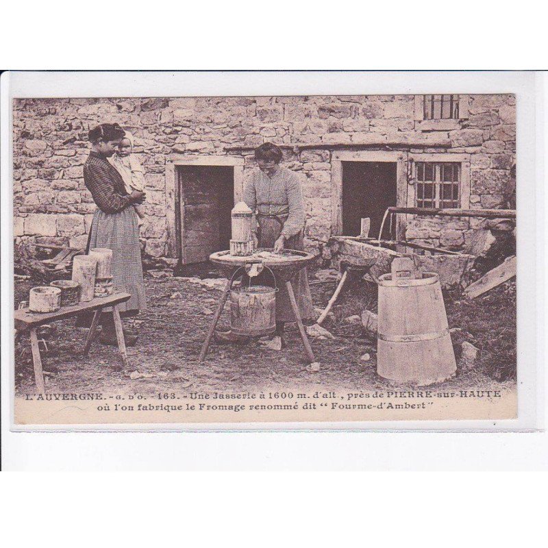 près PIERRE-sur-HAUTE: une jasserie où l'on fabrique le fromage renommé dit "fourme-d'ambert" - très bon état