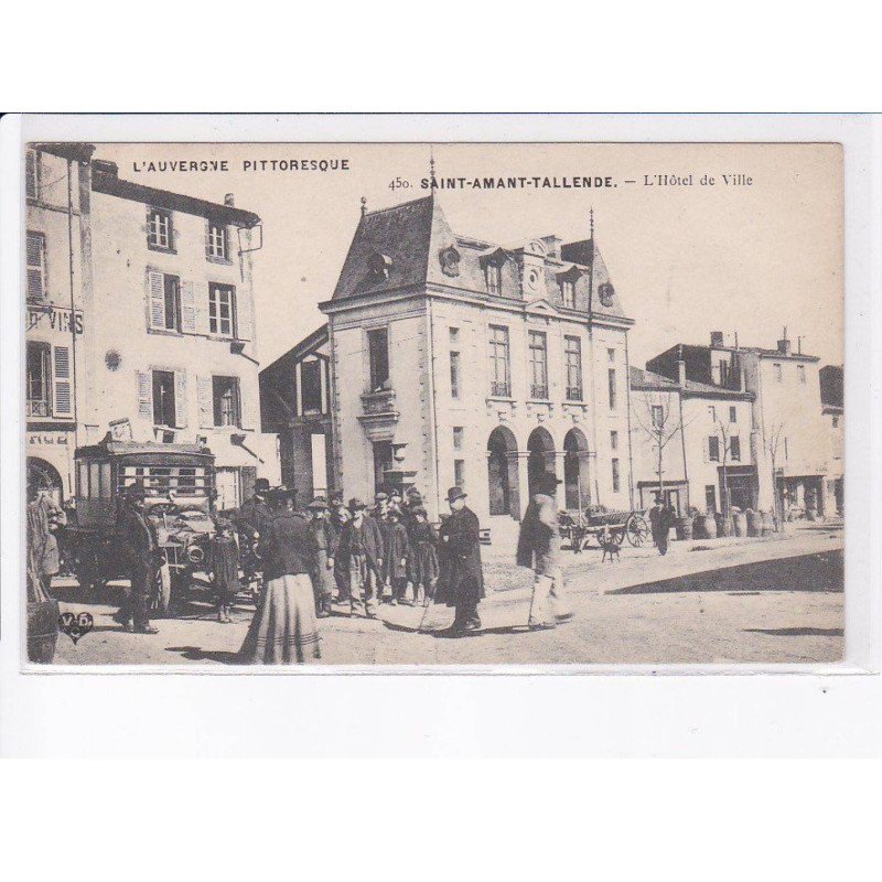 SAINT-AMANT-TALLENDE: l'hôtel de ville, autobus - très bon état