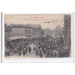 LANNEMEZAN : place de la halle un jour de marché - tres bon etat