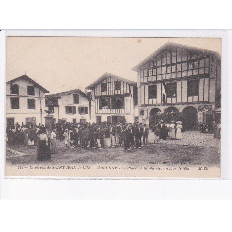 URRUGNE: la place de la mairie un jour de fête - très bon état