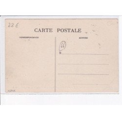 URRUGNE: la place de la mairie un jour de fête - très bon état