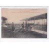 PAU: école d'aviation, préparation de l'aéroplane Wilbur et Orville examinent le mécanisme - très bon état