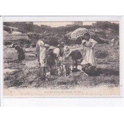 BIARRITZ: a la recherche des oursins - très bon état