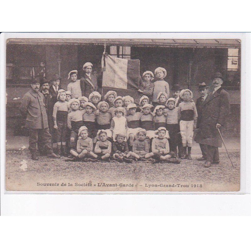 LYON-GRAND-TROU: souvenir de la société "l'avant-garde", 1918 - état