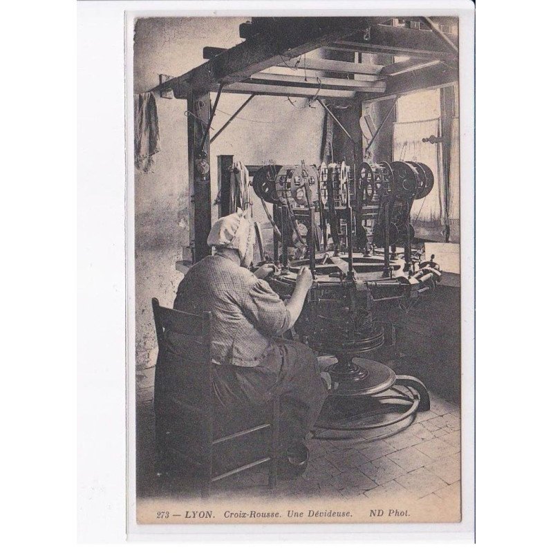 LYON: croix-rousse, une dévideuse - très bon état