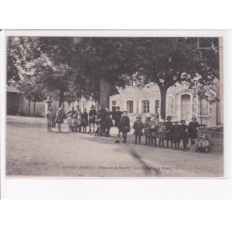 SALLES: place de la mairie, les écoles et la poste - très bon état