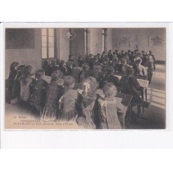 SAINT-ROMAIN-en-GAL: pensionnat sainte-anne, salle d'étude - très bon état