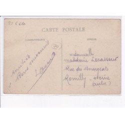 NOIDANS-le-FERROUX: la gare, arrivée d'un train - état