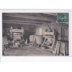 SAÔNE ET LOIRE: un vieux cuvier beaujolais - très bon état