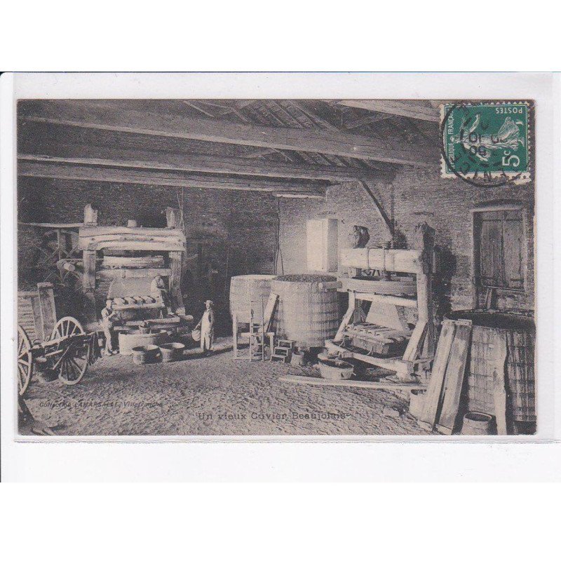 SAÔNE ET LOIRE: un vieux cuvier beaujolais - très bon état