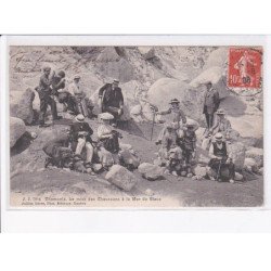 CHAMONIX: la mise des chaussons à la mer de glace - très bon état