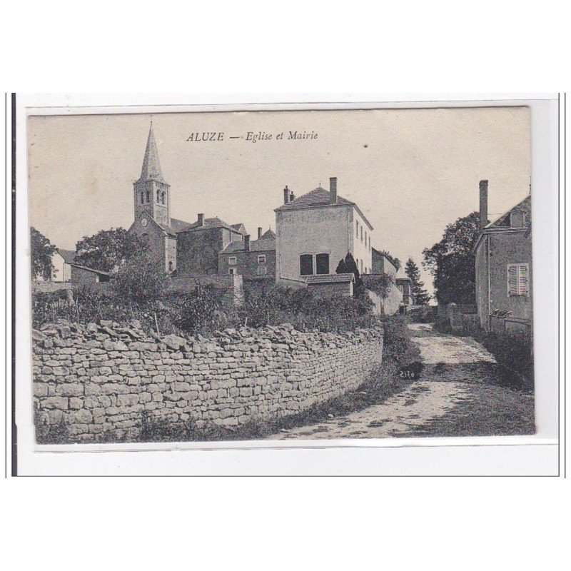 ALUZE : eglise et mairie - tres bon etat