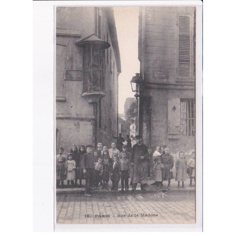 PARIS: 75018: rue de la madone - très bon état