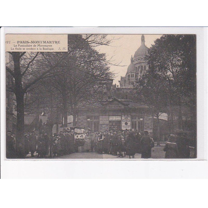 PARIS: 75018: montmartre, le funiculaire de montmartre la foule se rendant à la basilique