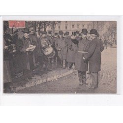 PARIS: les journées historiques place de la république - très bon état