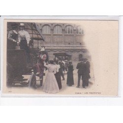 PARIS: les touristes - très bon état