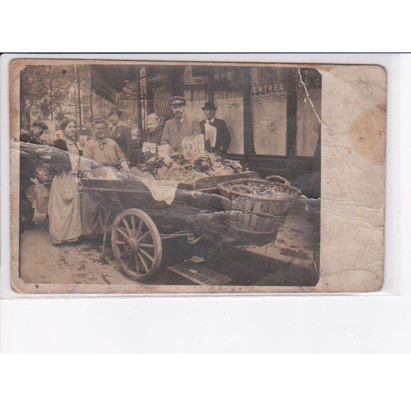 PARIS: marchande - état