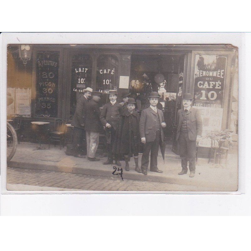 PARIS: café, "à la renommée" - état