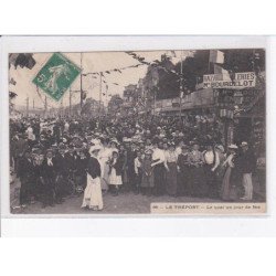LE TREPORT: le quai un jour de fête - très bon état