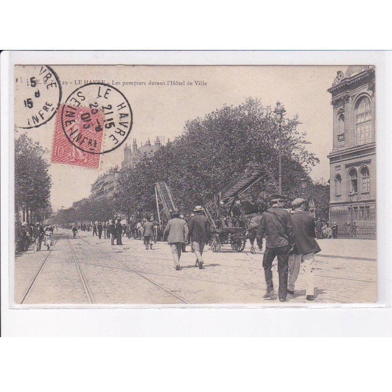 LE HAVRE: les pompiers devant l'hôtel de ville - très bon état