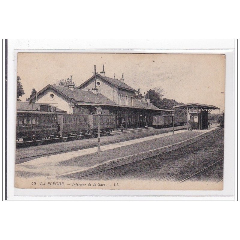 LA FLECHE : intérieur de la gare - tres bon etat