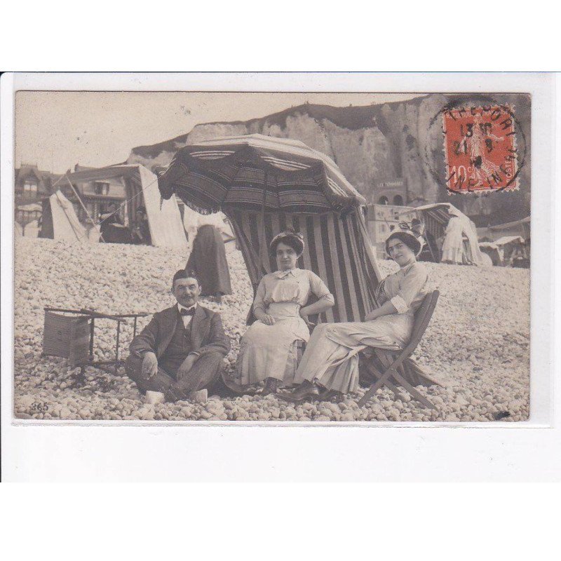 LE TREPORT: sur la plage, personnages - très bon état