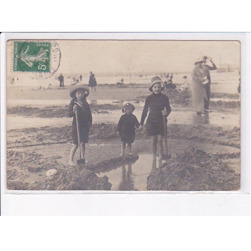 LE TREPORT: enfants sur la plage - très bon état
