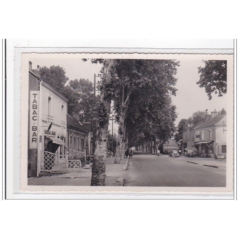 ARNAGE : route nationale du mans a angers, centre du bourg - tres bon etat