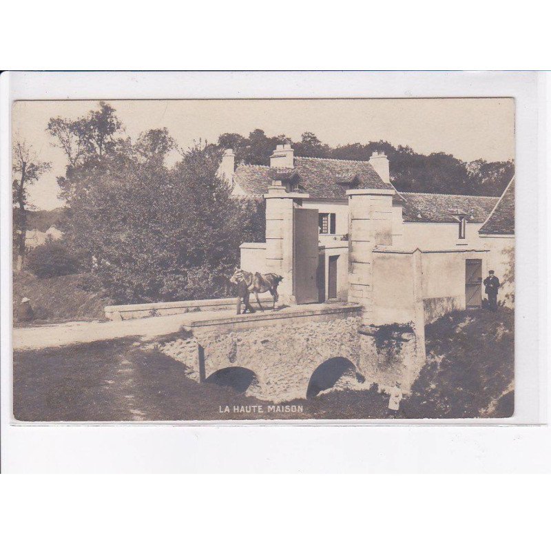 LA HAUTE-MAISON: personnage avec un cheval sur un petit pont - très bon état