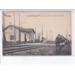 LA HOUSSAYE: la gare, l'arrivée d'un train - très bon état