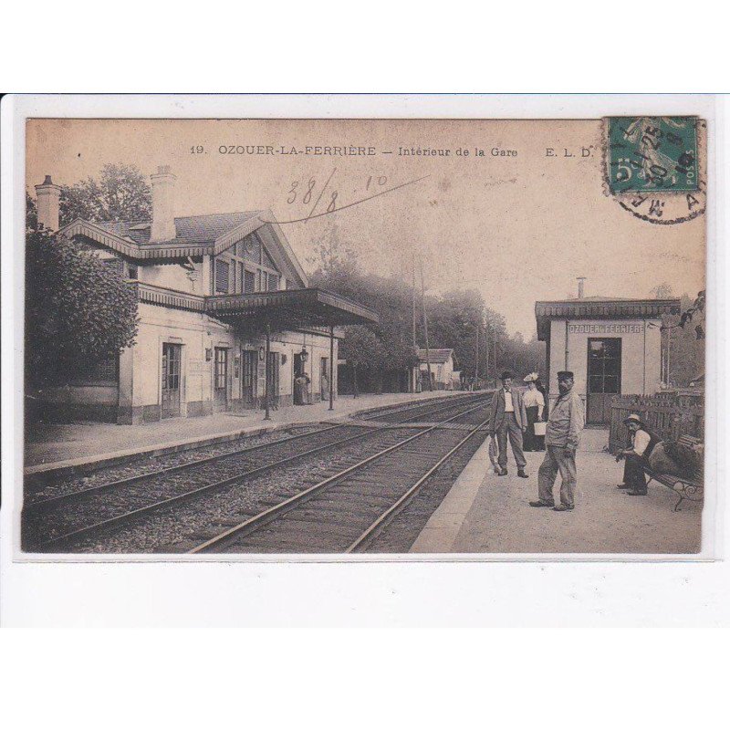 OZOUER-la-FERRIERE: intérieur de la gare - très bon état
