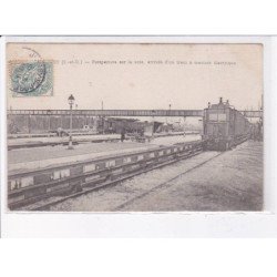 JUVISY: pespective sur la voie, arrivée d'un train à traction électrique - état