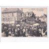 MANTES: fêtes des écoles, défilé des enfants devant le monument de la république - état