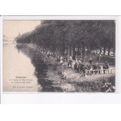 NEMOURS: le champ de mars le jour du concours de pêche - très bon état
