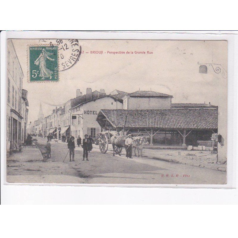 BRIOUX: perspective de la grande rue, hôtel - très bon état