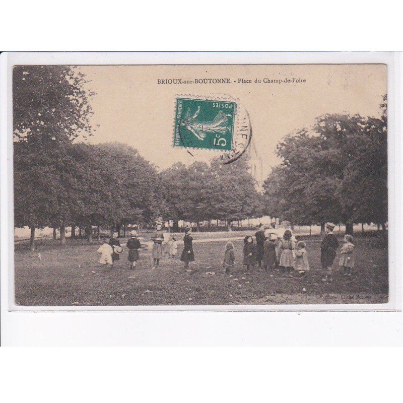 BRIOUX-sur-BOUTONNE: place du champ-de-foire - très bon état