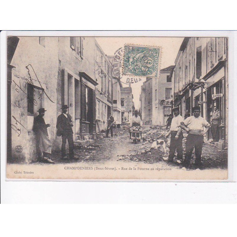 CHAMPDENIERS: rue de la poterne en réparation - très bon état
