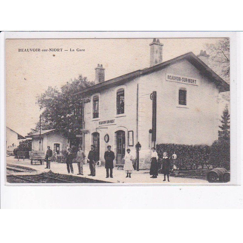 BEAUVOIR-sur-NIORT: la gare - très bon état