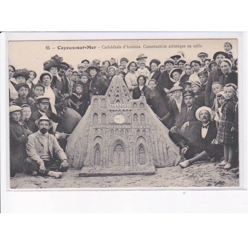 CAYEUX-sur-MER: cathédrale d'amiens, construction artistique en sable - état