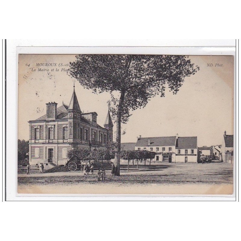 MOUROUX : la mairie et la place - tres bon etat