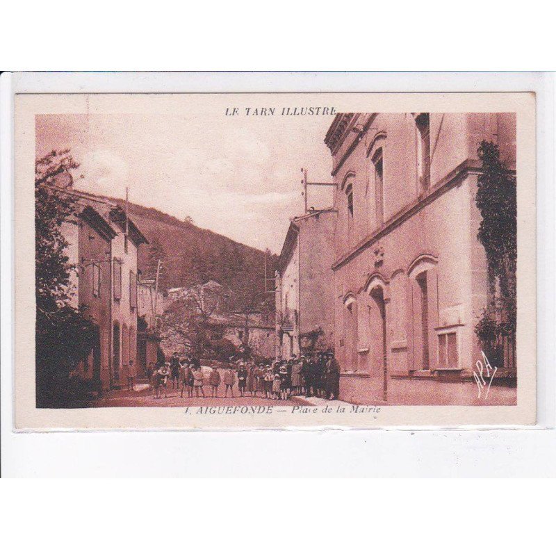 AIGUEFONDE: place de la mairie - très bon état