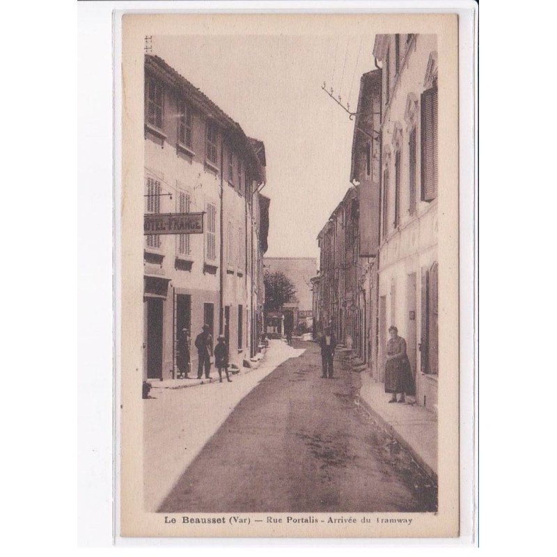 LE BEAUSSET: rue portalis, arrivée du tramway - très bon état