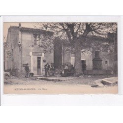 PEYPIN-D'AIGUES: la place - très bon état