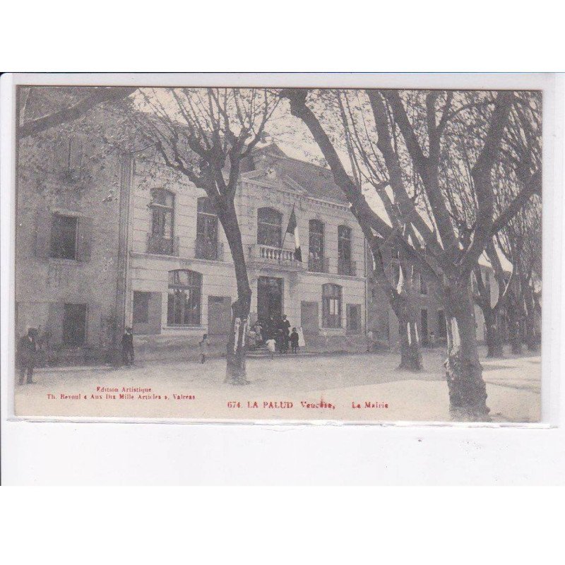 LAPALUD: la mairie - très bon état